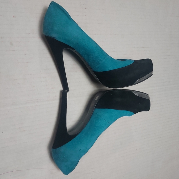BCBGenaration Blue and Black Leather Upper Suede like Material High Heels Shoes - Picture 2 of 15